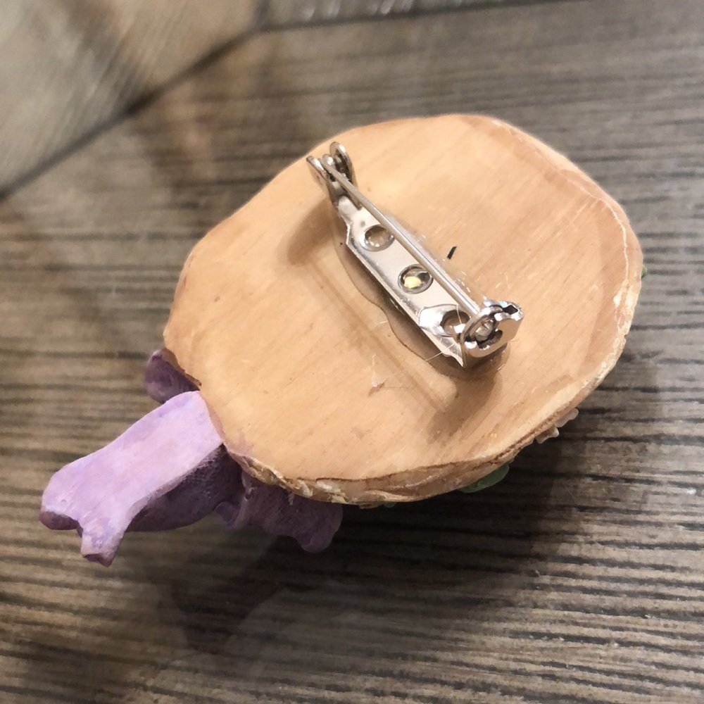 Vintage Resin Straw Hat Pin with Flowers, Purple Bow, Bonnet - Picture 8 of 16